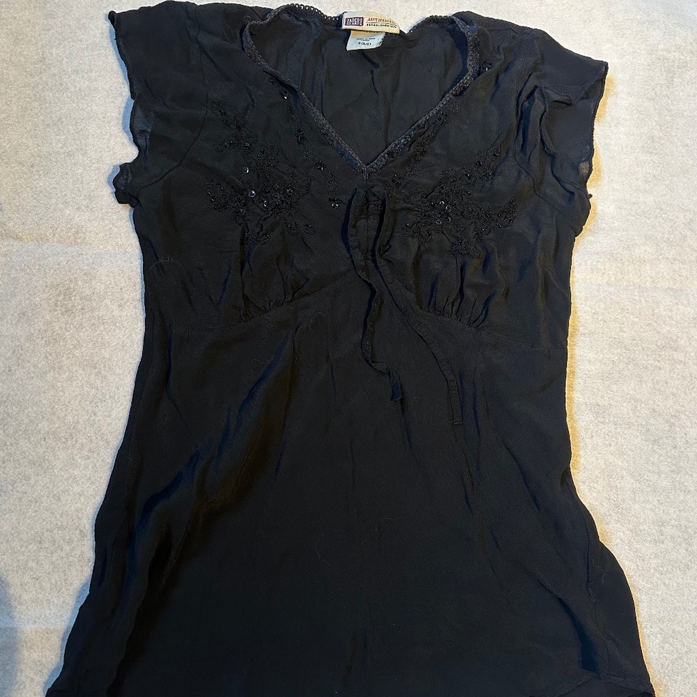 Faded glory black appliqué shirt